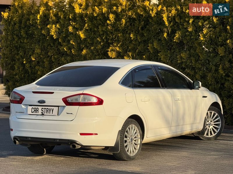 Седан Ford Mondeo 2012 в Стрию
