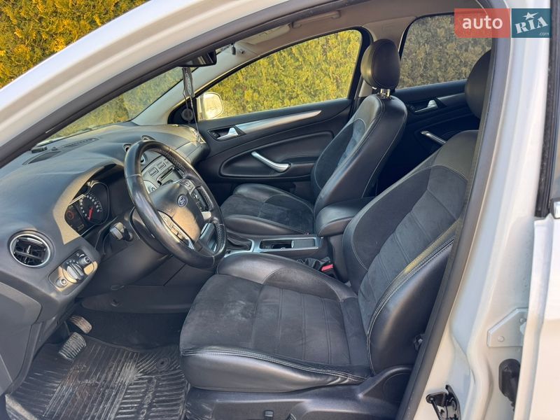 Седан Ford Mondeo 2012 в Стрию