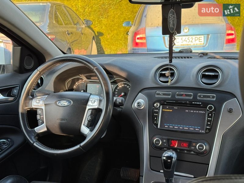 Седан Ford Mondeo 2012 в Стрию