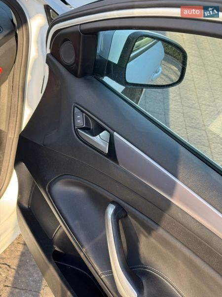 Седан Ford Mondeo 2012 в Стрию