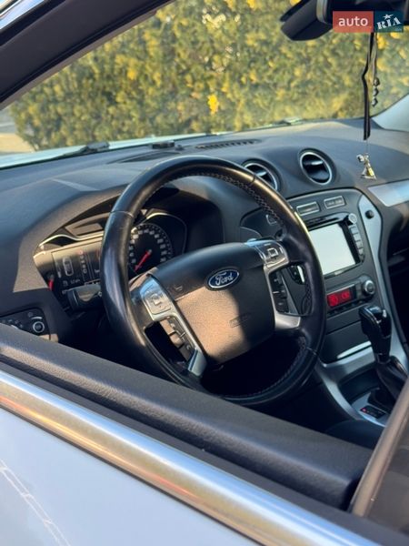 Седан Ford Mondeo 2012 в Стрию