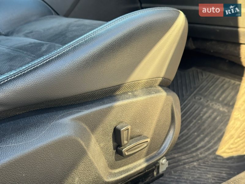 Седан Ford Mondeo 2012 в Стрию