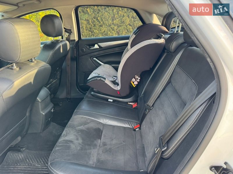 Седан Ford Mondeo 2012 в Стрию