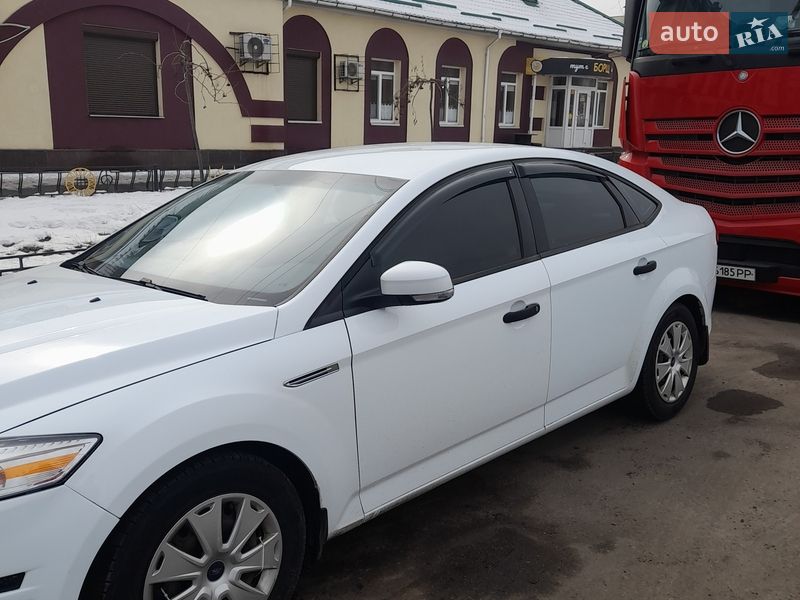 Седан Ford Mondeo 2013 в Новых Санжарах
