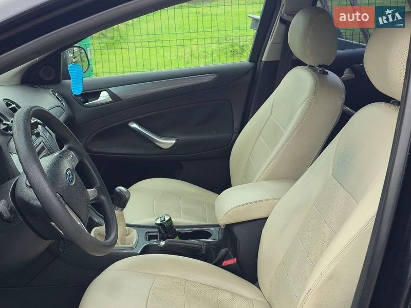 Седан Ford Mondeo 2011 в Подгайцах