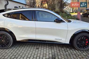 Позашляховик / Кросовер Ford Mustang Mach-E 2021 в 