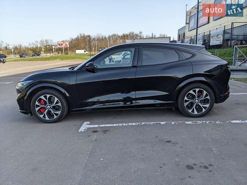Внедорожник / Кроссовер Ford Mustang Mach-E 2021 в 