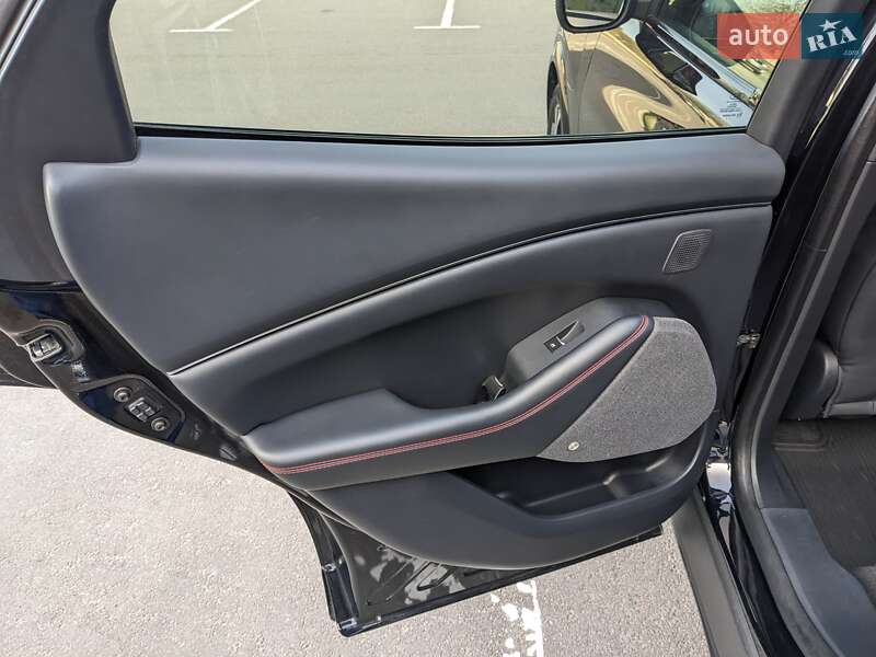 Позашляховик / Кросовер Ford Mustang Mach-E 2021 в Рівному