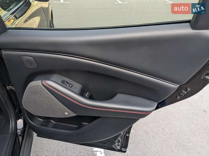 Позашляховик / Кросовер Ford Mustang Mach-E 2021 в Рівному