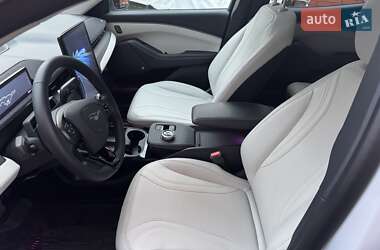 Позашляховик / Кросовер Ford Mustang Mach-E 2023 в 