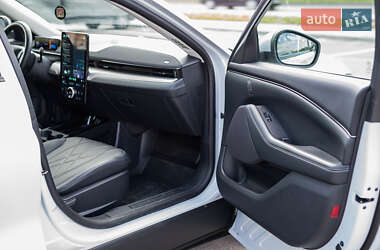 Позашляховик / Кросовер Ford Mustang Mach-E 2021 в 