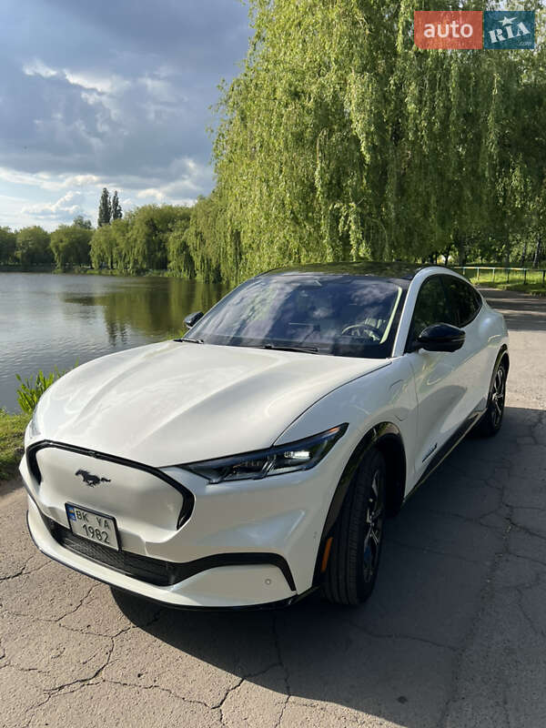 Позашляховик / Кросовер Ford Mustang Mach-E 2023 в Рівному