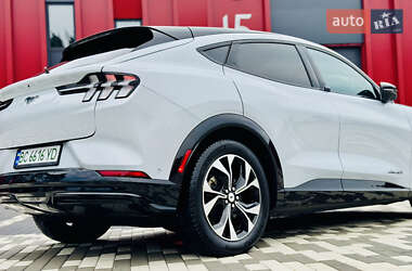 Позашляховик / Кросовер Ford Mustang Mach-E 2022 в 
