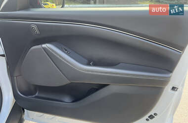 Позашляховик / Кросовер Ford Mustang Mach-E 2022 в 
