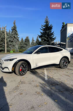 Позашляховик / Кросовер Ford Mustang Mach-E 2022 в 