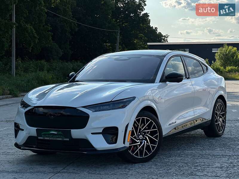 Позашляховик / Кросовер Ford Mustang Mach-E 2021 в 