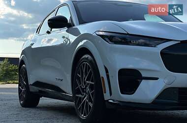 Позашляховик / Кросовер Ford Mustang Mach-E 2021 в 
