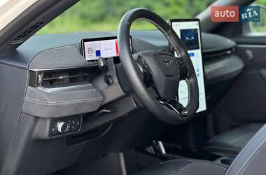 Позашляховик / Кросовер Ford Mustang Mach-E 2021 в 