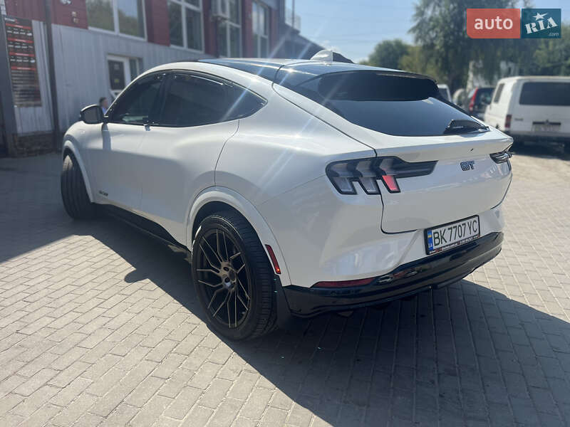 Позашляховик / Кросовер Ford Mustang Mach-E 2021 в Рівному