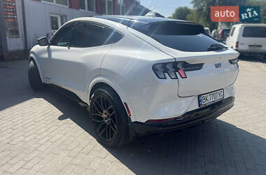 Внедорожник / Кроссовер Ford Mustang Mach-E 2021 в 
