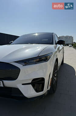 Позашляховик / Кросовер Ford Mustang Mach-E 2023 в 