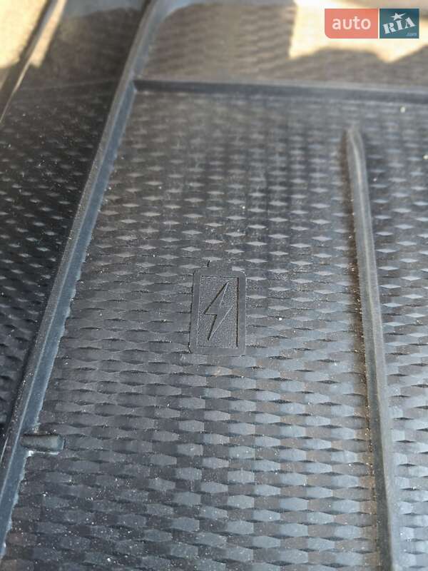 Позашляховик / Кросовер Ford Mustang Mach-E 2021 в Києві фото 20 Позашляховик / Кросовер Ford Mustang Mach-E 2021 в Києві