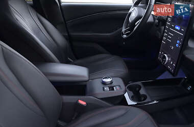 Позашляховик / Кросовер Ford Mustang Mach-E 2021 в 