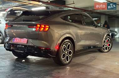 Позашляховик / Кросовер Ford Mustang Mach-E 2023 в  фото 8 Позашляховик / Кросовер Ford Mustang Mach-E 2023 в
