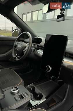 Позашляховик / Кросовер Ford Mustang Mach-E 2022 в  фото 12 Позашляховик / Кросовер Ford Mustang Mach-E 2022 в