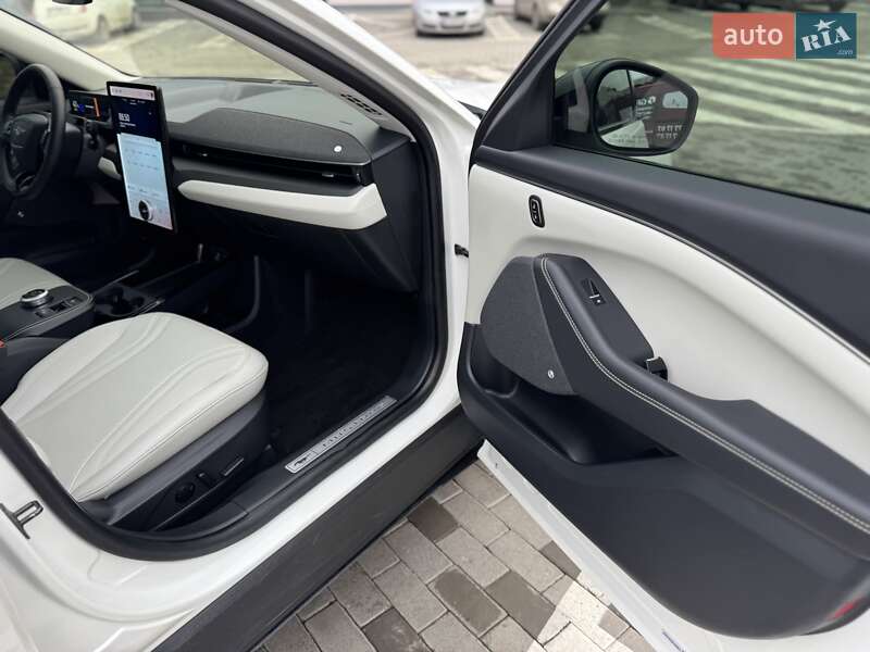 Позашляховик / Кросовер Ford Mustang Mach-E 2023 в Рівному