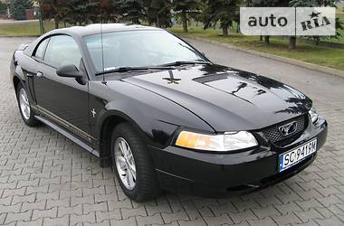 Купе Ford Mustang 2000 в 
