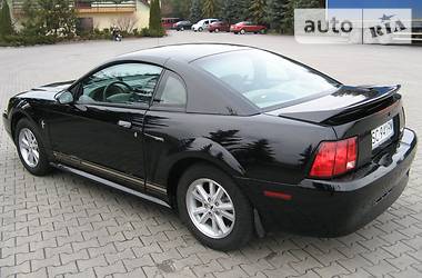 Купе Ford Mustang 2000 в 