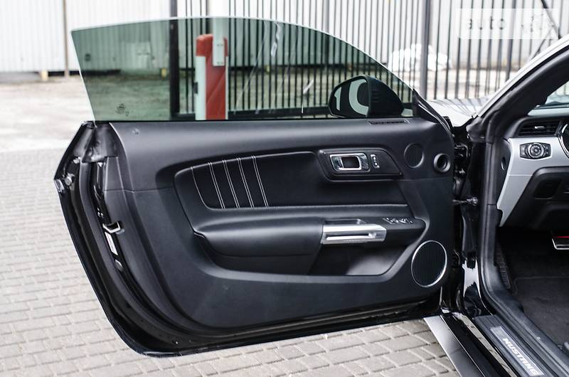 Купе Ford Mustang 2017 в Киеве