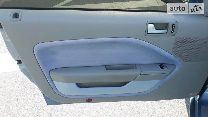 Купе Ford Mustang 2005 в Киеве