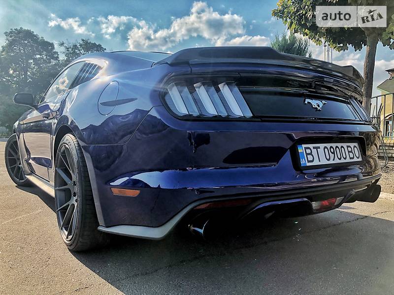 Купе Ford Mustang 2015 в 