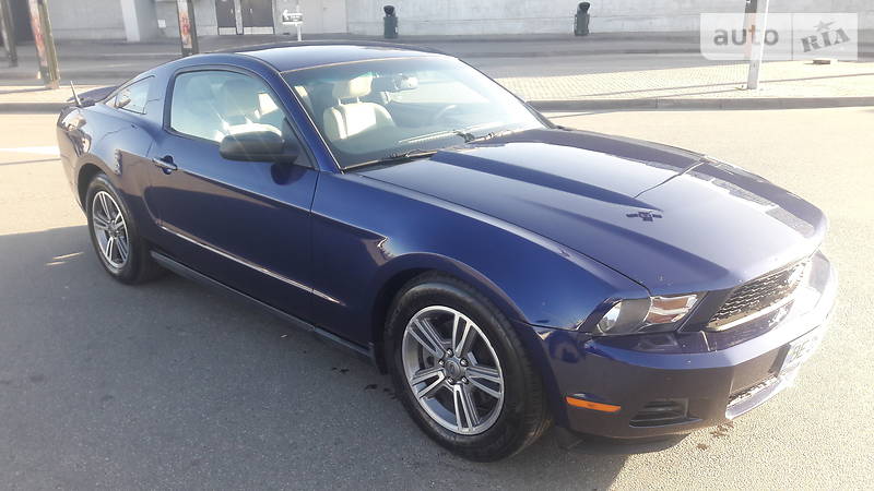 Купе Ford Mustang 2011 в 