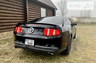 Купе Ford Mustang 2011 в Киеве