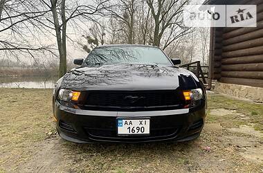 Купе Ford Mustang 2011 в Киеве