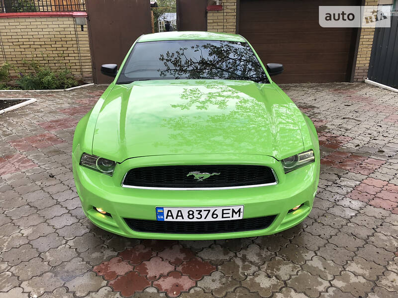 Купе Ford Mustang 2014 в 