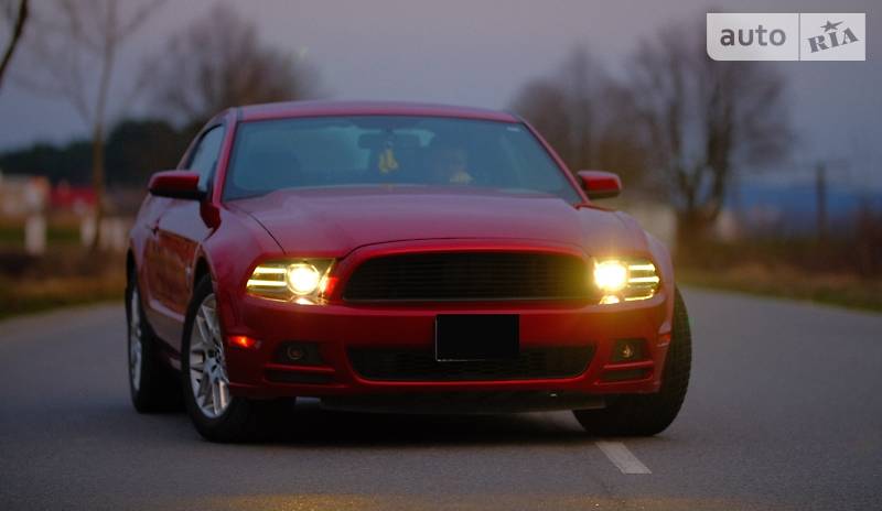 Купе Ford Mustang 2012 в Львове