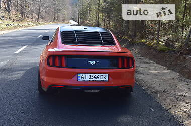 Купе Ford Mustang 2014 в Долине