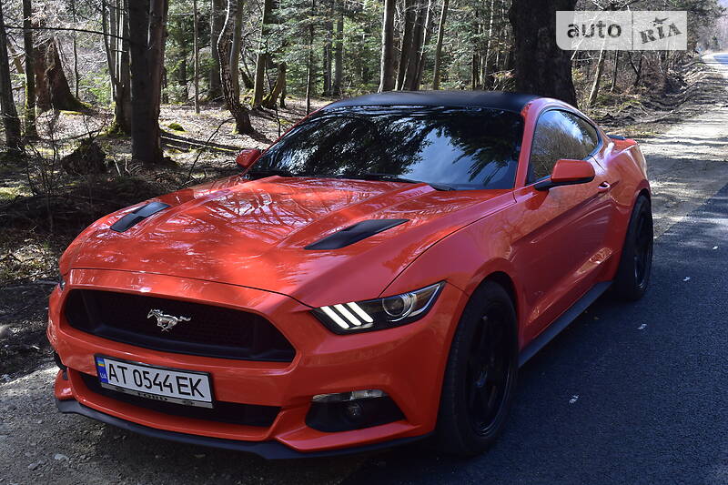 Купе Ford Mustang 2014 в Долине