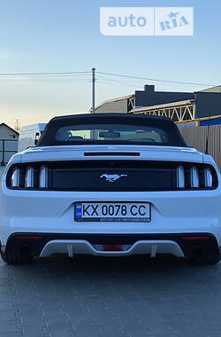 Кабриолет Ford Mustang 2017 в 