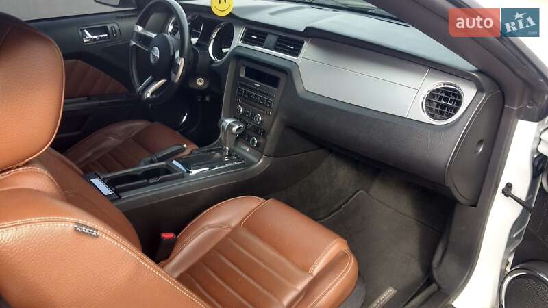 Купе Ford Mustang 2011 в Киеве
