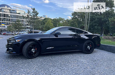 Купе Ford Mustang 2015 в 