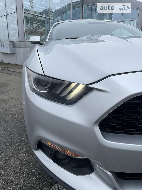 Кабриолет Ford Mustang 2016 в Киеве