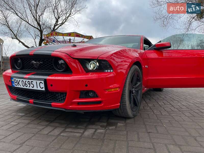 Купе Ford Mustang 2012 в Ровно
