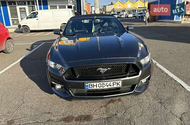 Кабриолет Ford Mustang 2017 в 
