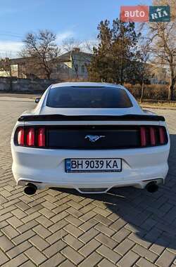 Купе Ford Mustang 2015 в 