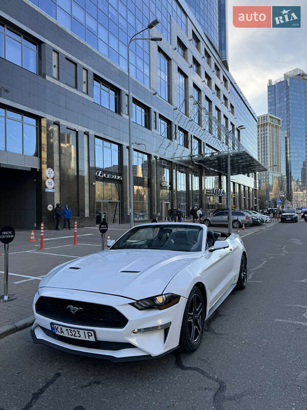 Кабриолет Ford Mustang 2020 в 